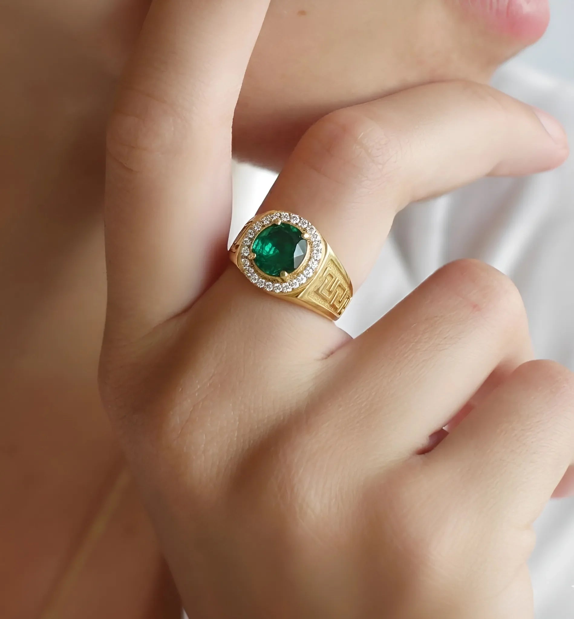 Emerald Sovereign Ring